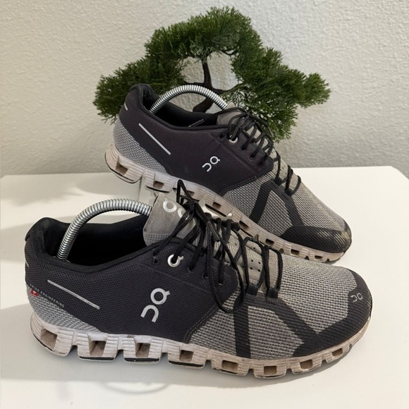 On Running Other - On cloud 5 Men's Black and White Athletic Shoes